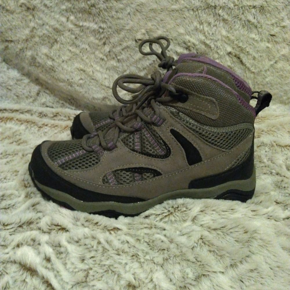 Gander Mountain girls shoes. - Picture 8 of 10